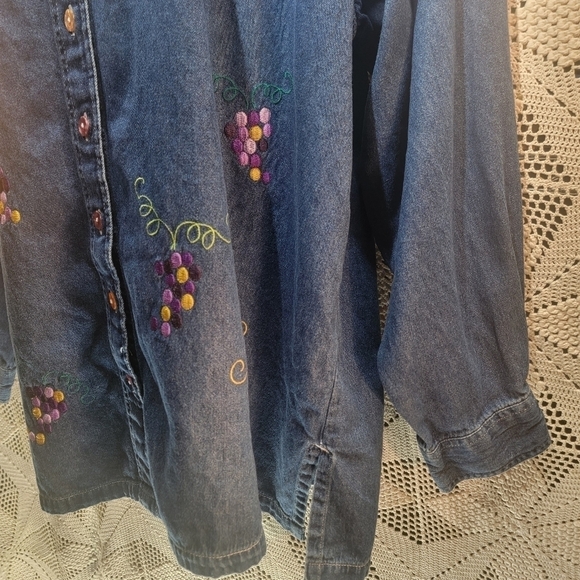 Silver thread XL Long sleeve button down denim looking top - Picture 2 of 16